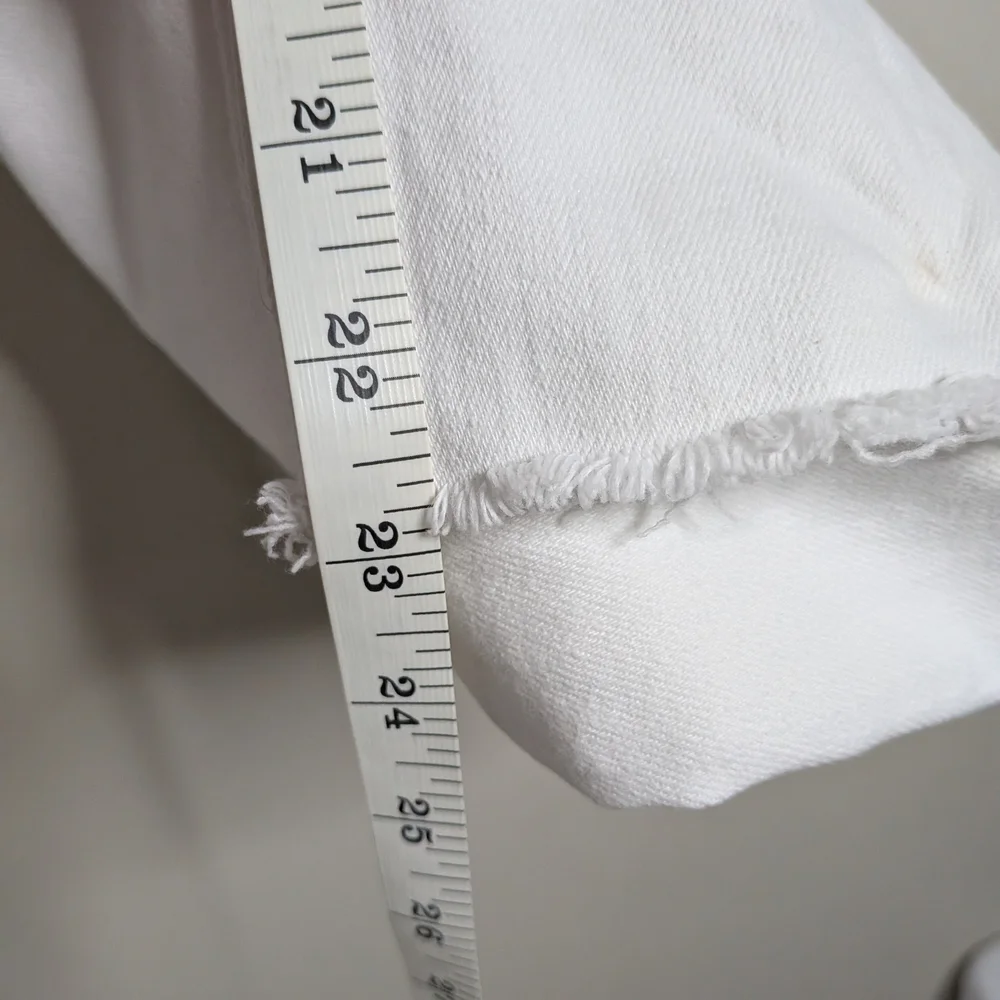 Judy Blue White Cropped Jeans - Picture 3 of 5